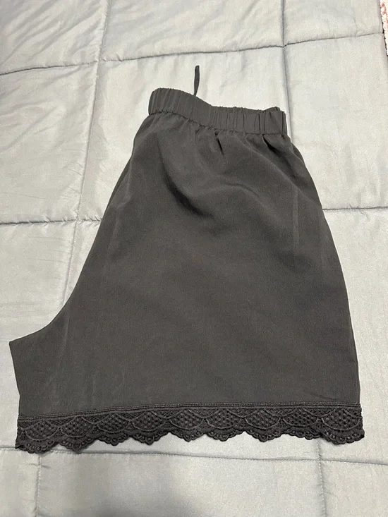 SHEIN Black Lace-Hem Shorts with Tie - Picture 2 of 4